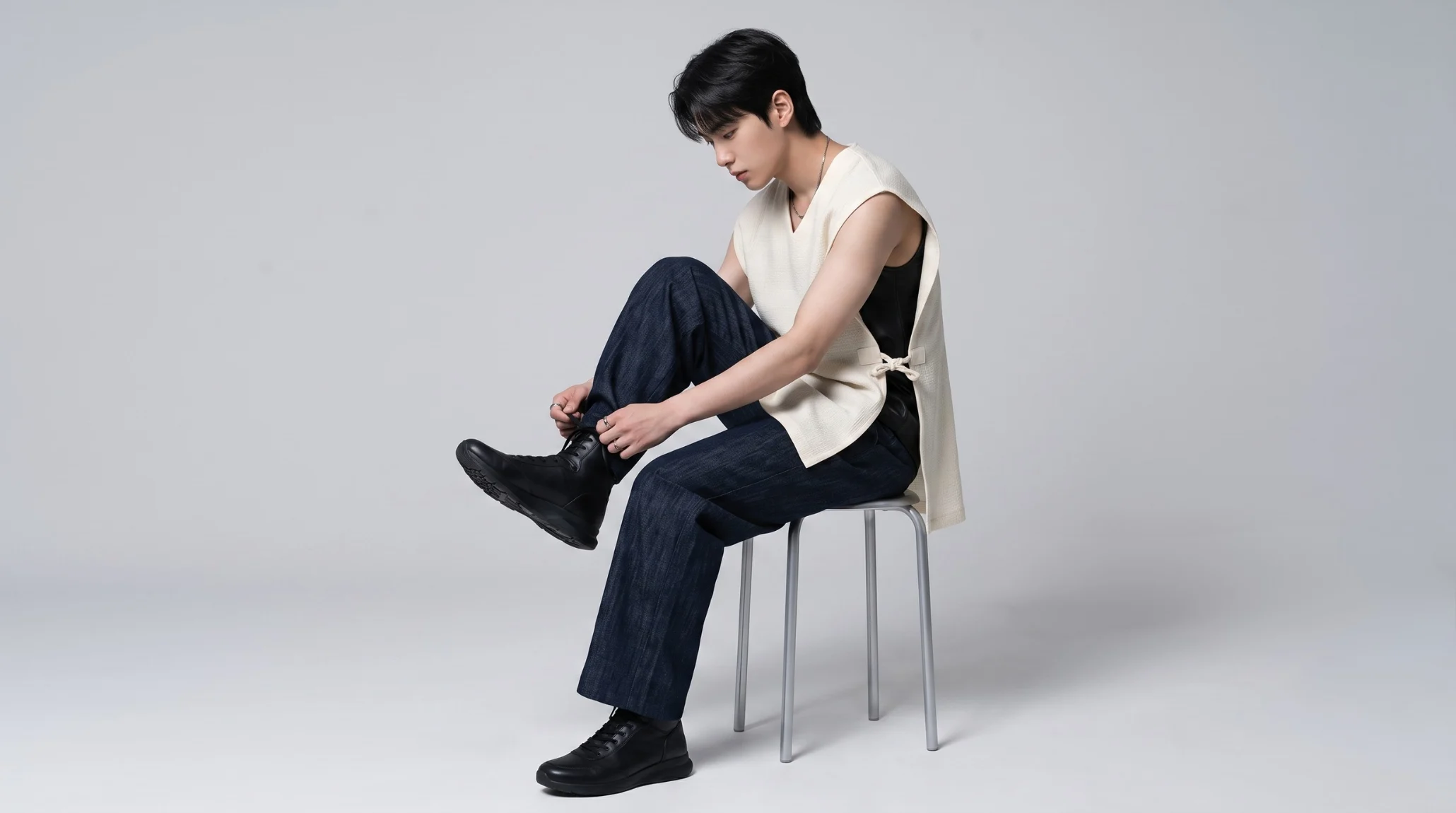 Memilih Bahan Pakaian untuk Gaya Korean Minimalist